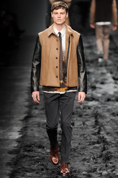 Look 12